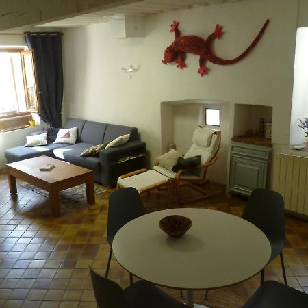 Une Maison Dans Le Village Ribiers エクステリア 写真