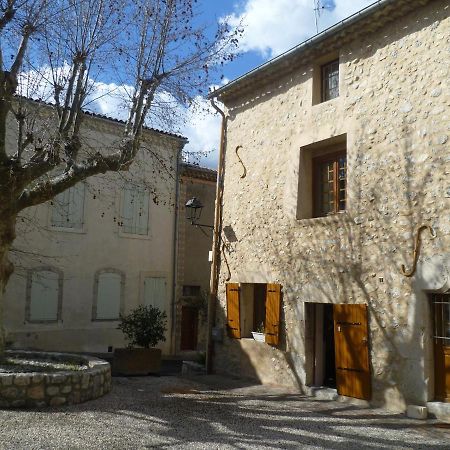 Une Maison Dans Le Village Ribiers エクステリア 写真