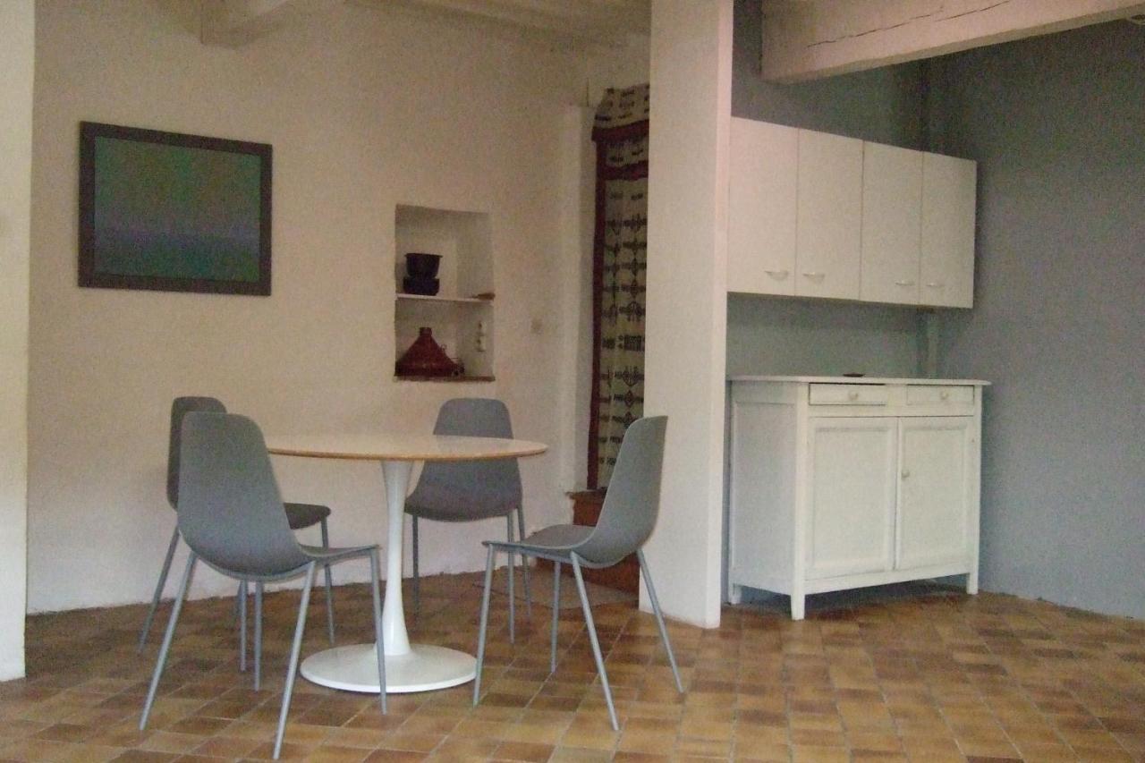 Une Maison Dans Le Village Ribiers エクステリア 写真