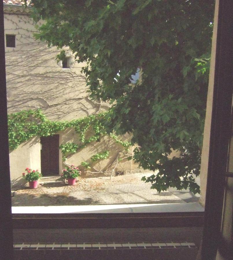 Une Maison Dans Le Village Ribiers エクステリア 写真