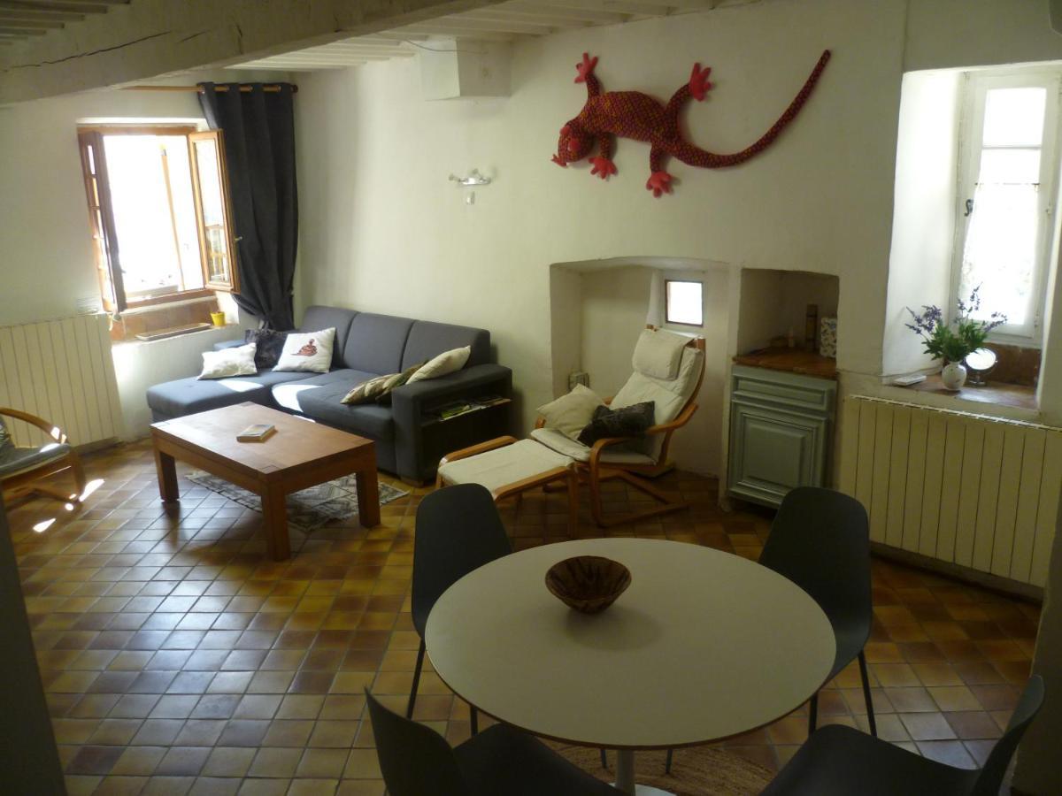 Une Maison Dans Le Village Ribiers エクステリア 写真