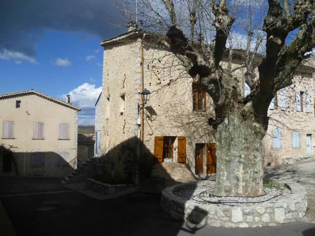 Une Maison Dans Le Village Ribiers エクステリア 写真